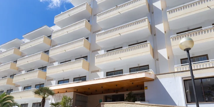 Letecky na Mallorcu: 3* hotel přímo u písčité pláže s all inclusive v ceně
