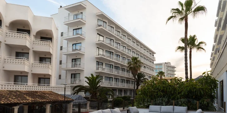 Letecky na Mallorcu: 3* hotel přímo u písčité pláže s all inclusive v ceně