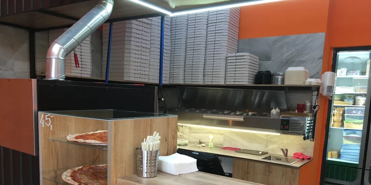 Italská dobrota s sebou: jedna či dvě pizzy dle výběru o průměru 32 a 45 cm i s nápojem
