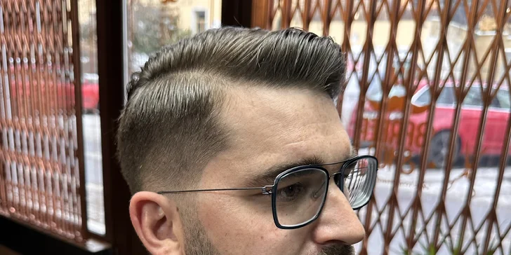Péče o vousy i vlasy nebo kompletní péče v barberu