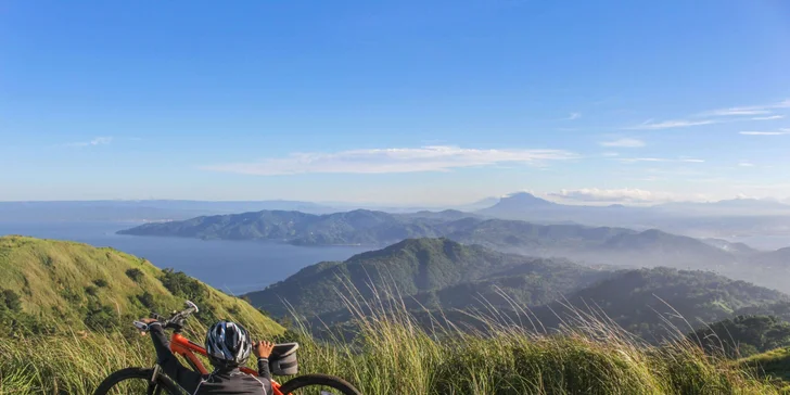Lago di Garda: 4* hotel s bazénem a panoramatickou terasou hned u jezera, polopenze v ceně