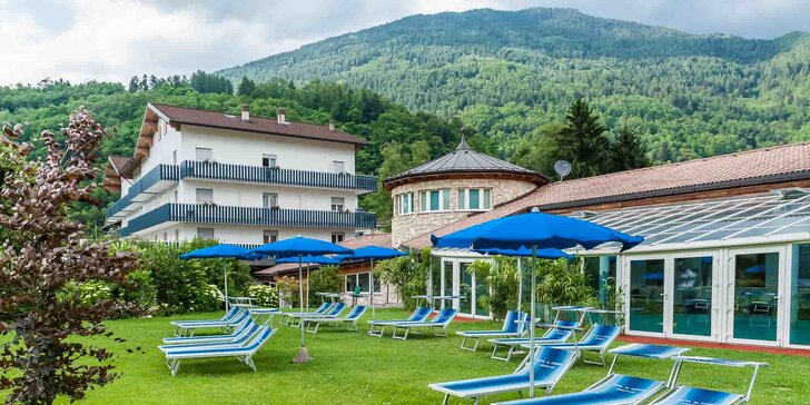 Wellness pobyt s plnou penzí v italských Alpách: hotel s bio zahradou, bazénem a spa u Terme di Levico