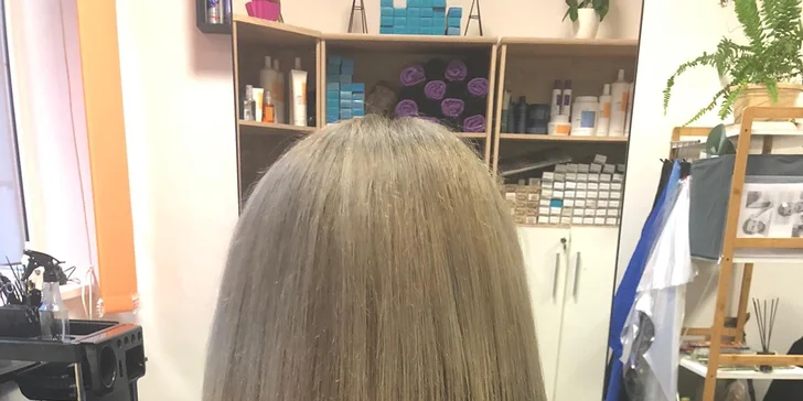 Nová elegance: dámský střih i včetně barvení či melíru a stylingu