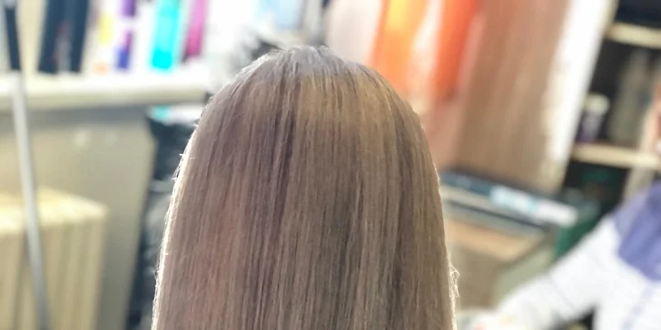 Nová elegance: dámský střih i včetně barvení či melíru a stylingu