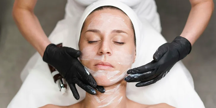 Hloubkové vyčištění pleti, úprava obočí nebo přírodní peeling Green Peel