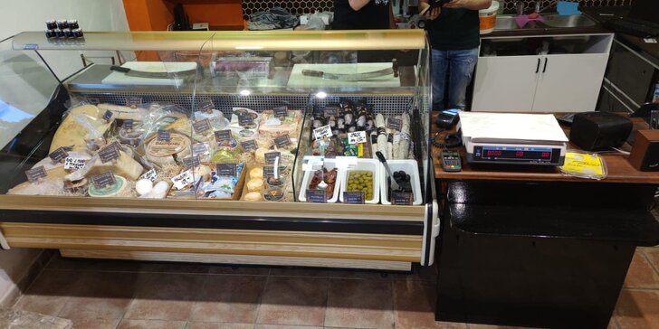 Vouchery do obchodu s delikatesami v Podolí: sýry, uzeniny, olivy, pečivo i vína a bio limonády