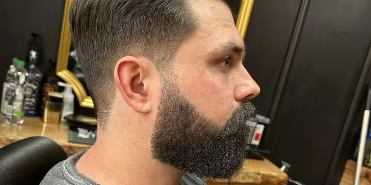 Péče o vousy i vlasy nebo kompletní péče v barberu