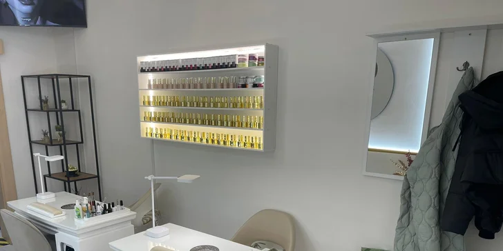 Manikúra a pedikúra s možností lakování gel lakem nebo Shellacem vč. Footlogix péče