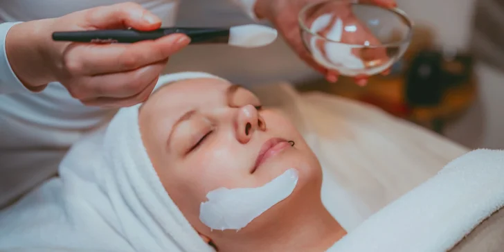 Základní či relaxační ošetření pleti, ošetření aknózní pleti i masáž obličeje dle výběru