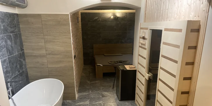 Privátní wellness v čase 7:00–20:00: studio s infrasaunou a vanou pro 2 osoby