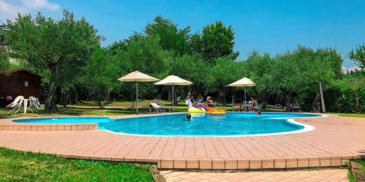 Lago di Garda: 4* hotel s bazénem a panoramatickou terasou hned u jezera, polopenze v ceně
