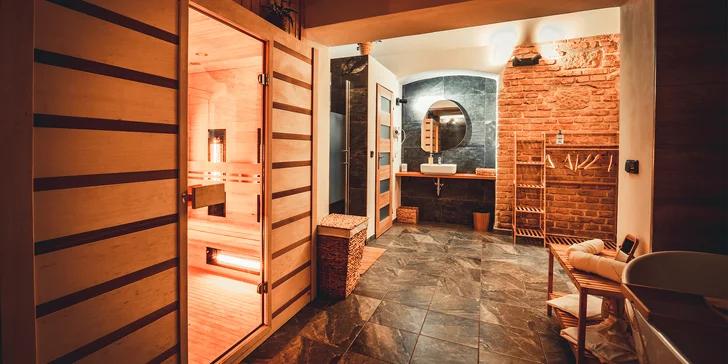 Privátní wellness v čase 7:00–20:00: studio s infrasaunou a vanou pro 2 osoby