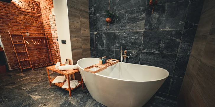 Privátní wellness v čase 7:00–20:00: studio s infrasaunou a vanou pro 2 osoby