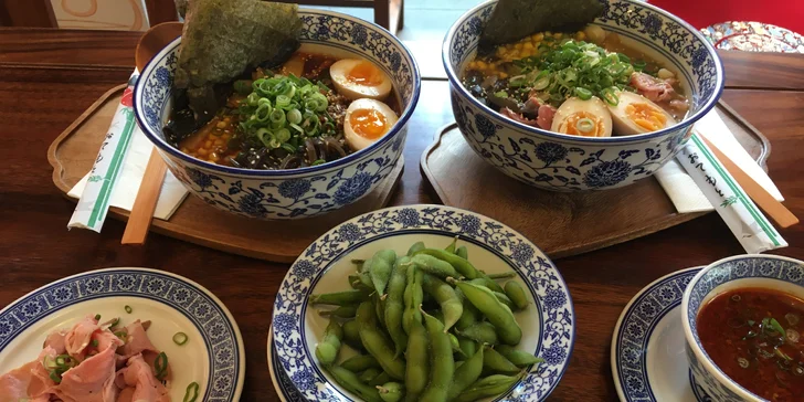 Ochutnejte ramen s kuřecím, tofu či vepřovým. 