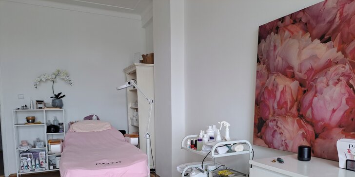 Kosmetický salon na Vinohradské: lifting řas, laminace obočí i barvení