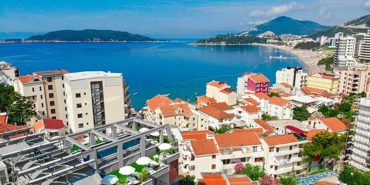 Černá Hora pro pár i rodinu: 4* hotel u pláže se snídaní a bazénem
