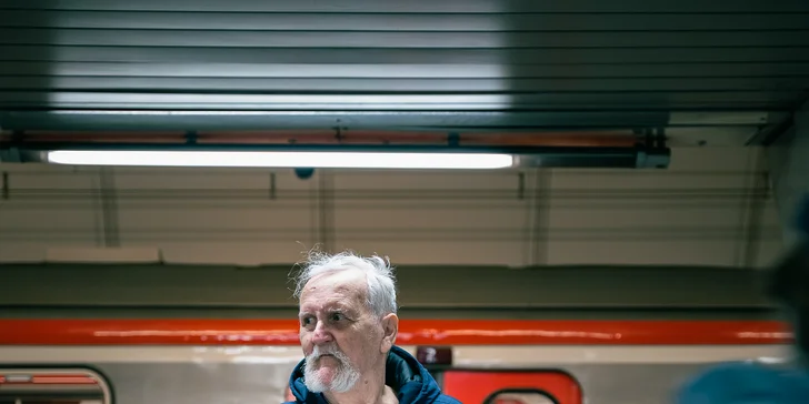 Nikdo na své trápení nemá být sám: přispějte na provoz krizové linky pro osamělé seniory