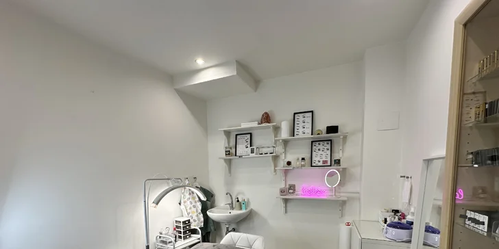 Úprava a barvení obočí, lash lifting i prodloužení řas metodou 2D