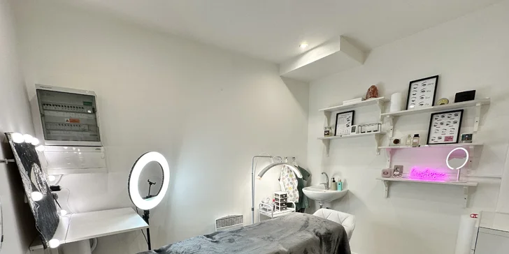 Úprava a barvení obočí, lash lifting i prodloužení řas metodou 2D