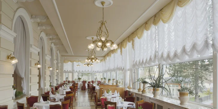Pobyt ve 4* hotelu v Karlových Varech s neomezeným wellness, snídaní či polopenzí i masáží