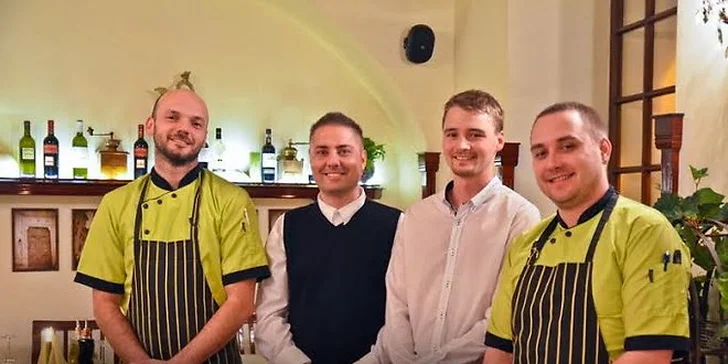 Pravé italské kávy a dezerty pro dva mlsouny