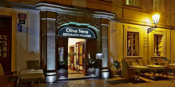 Pravé italské kávy a dezerty pro dva mlsouny