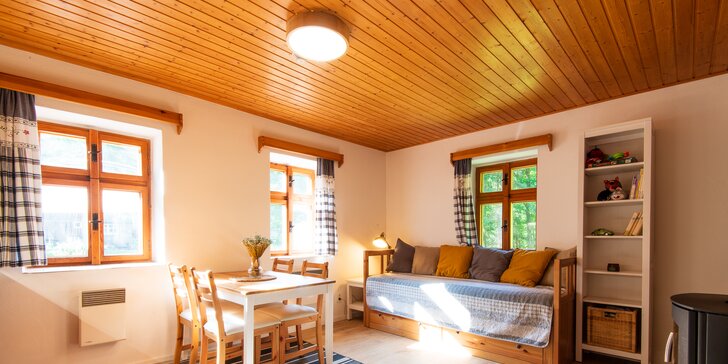 Zrekonstruovaná chata na polosamotě v Jizerských horách: apartmán až pro 4 osoby