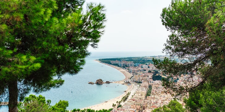 Španělská Costa Brava: zájezd pro rodiče s dětmi s táborovým programem a plnou penzí