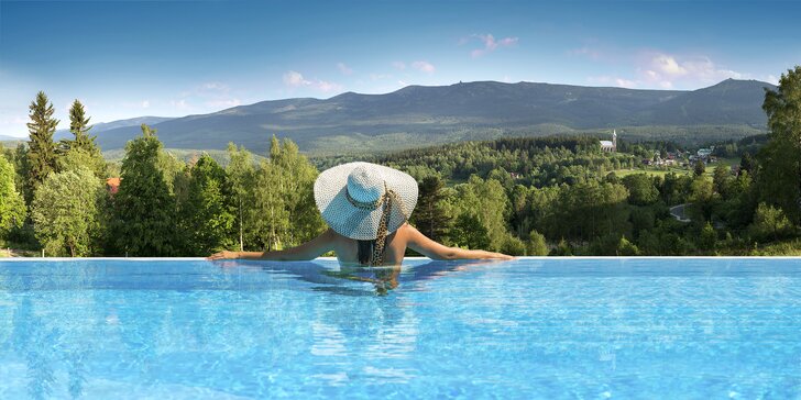 Nový moderní resort ve Sklářské Porubě: snídaně či polopenze, wellness, infinity bazén