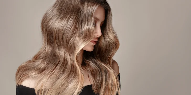 Zesvětlení moderními kombinovanými technikami: balayage, foliage, melír i crotchet