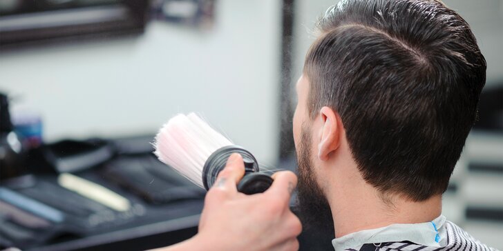 Střih vlasů, úprava vousů i komplet balíček s panákem a vodnicí