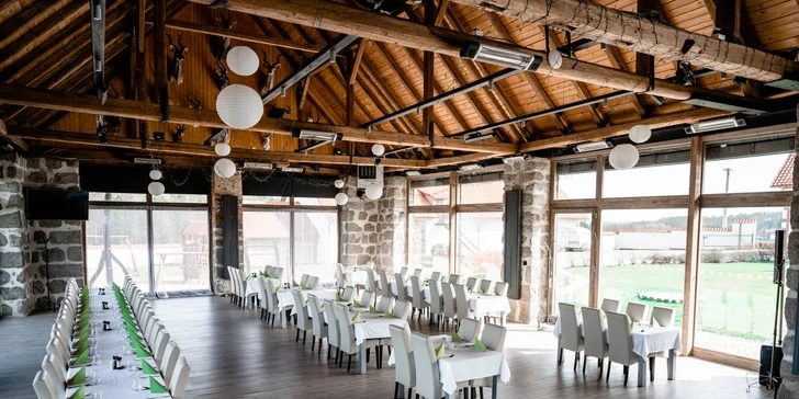 Burger menu pro 1 nebo 2 osoby: vegetariánský či hovězí burger, chipsy a dezert nebo pivo