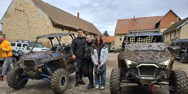 Jízda na přírodním okruhu: 15–60 min. řízení terénní buggy či spolujízdy v dakarské