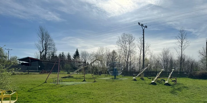 Hodina hry minigolfu na venkovním hřišti s 18 jamkami pro 1 či 2 osoby