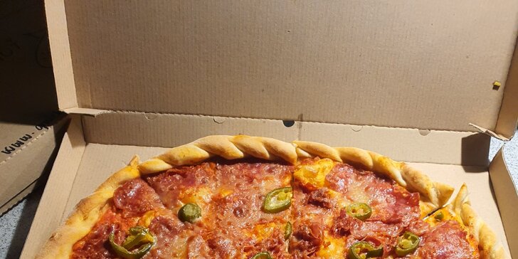 Jedna či dvě velké pizzy o průměru 40 cm: hawai, carbonara, diavola i quattro formaggi