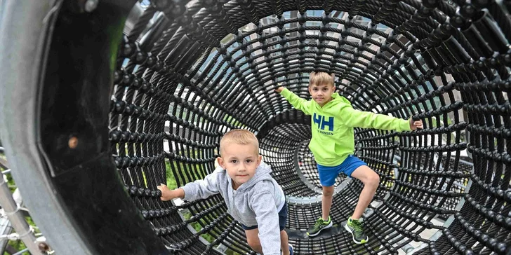Vstup na nejdelší visutý most pro pěší na světě i Stezku v oblacích: mimo letní sezónu