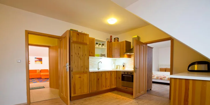 Útulné horské apartmány až pro 8 lidí v srdci Krkonoš: posezení u táboráku i výlety do okolí