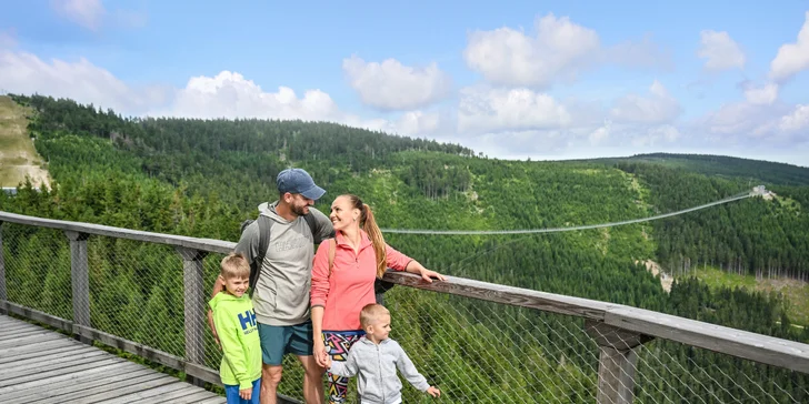 Vstup na nejdelší visutý most pro pěší na světě i Stezku v oblacích: mimo letní sezónu