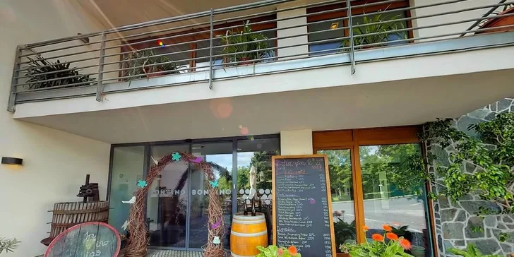 Pobyt pro požitkáře u Balatonu: ochutnávka vína, designové ubytování i neomezený wellness