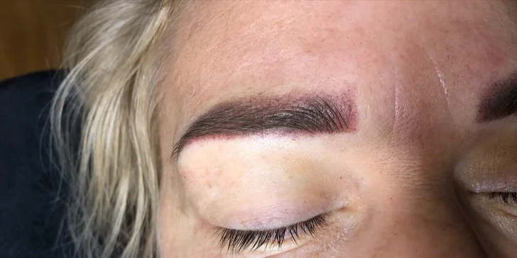 Permanentní make-up rtů nebo pudrové obočí na Smíchově
