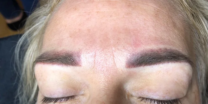 Permanentní make-up rtů nebo pudrové obočí na Smíchově