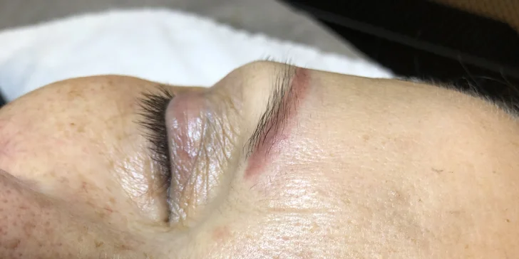 Permanentní make-up rtů nebo pudrové obočí na Smíchově