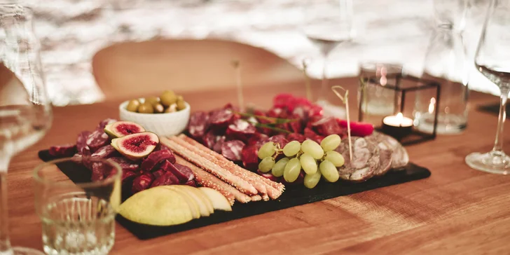 Pobyt v Pavlově vč. degustace vín, obloženého prkénka a welcome drinku