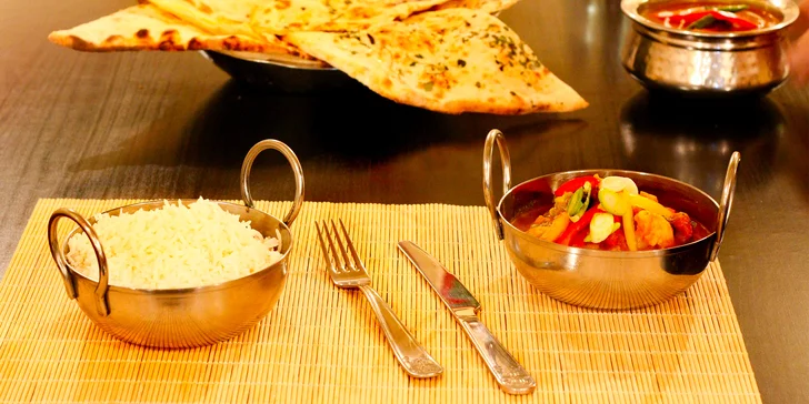 Ochutnejte indii: 8chodové degustační menu s kuřecím, jehněčím i vege