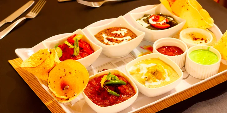Ochutnejte indii: 8chodové degustační menu s kuřecím, jehněčím i vege