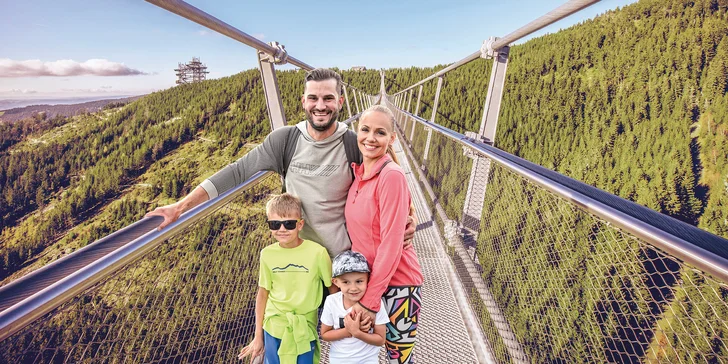 Vstup na nejdelší visutý most pro pěší na světě i Stezku v oblacích: mimo letní sezónu
