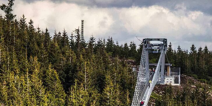 Vstup na nejdelší visutý most pro pěší na světě i Stezku v oblacích: mimo letní sezónu