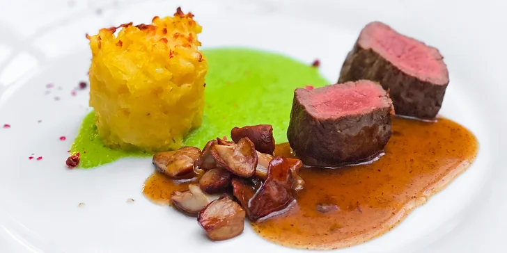 Pětichodové degustační menu se steakem, chobotnicí či jelenem i s možností wellness pro 2 osoby