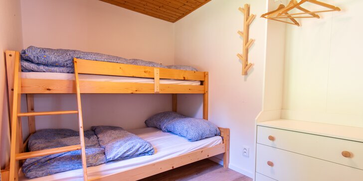 Zrekonstruovaná chata na polosamotě v Jizerských horách: apartmán až pro 4 osoby
