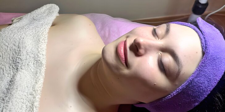 Ošetření pleti přírodní kosmetikou včetně masáže, možnost ultrazvukové špachtle i úpravy obočí